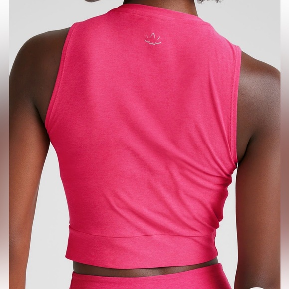 Beyond Yoga Pink Featherweight Center Stage Cropped Tank | Size Medium EUC - Picture 2 of 7